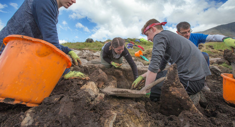 16 08 20 LP.B2 Dun Deardail Archaeology Festival Peter Devlin (5)